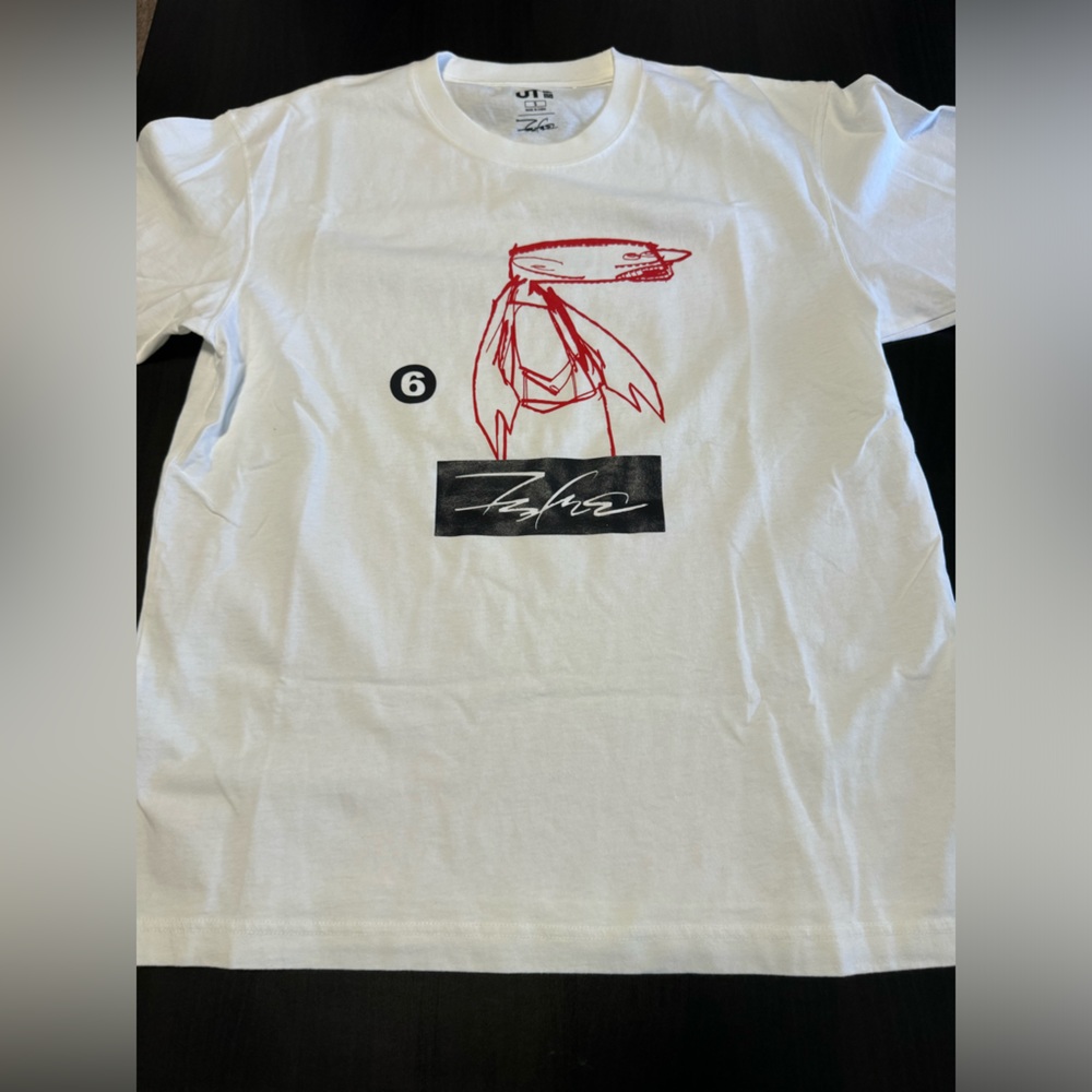 Uniqlo futura tee shirt